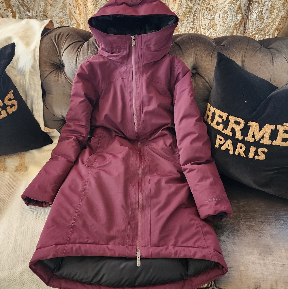 Lululemon winter coat really warm size 4 I wear only handful time